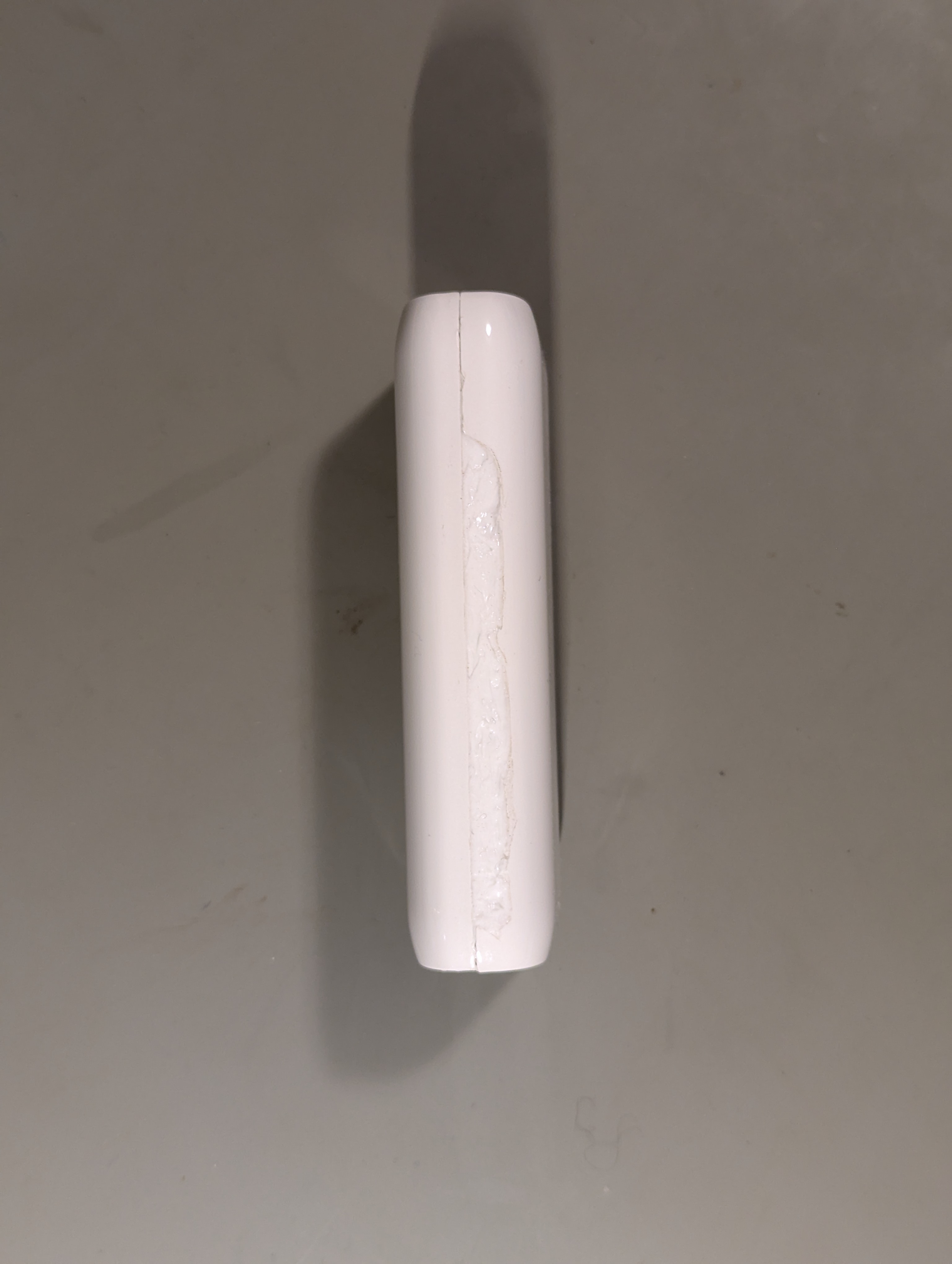 New side with silicone to seal the cracked case